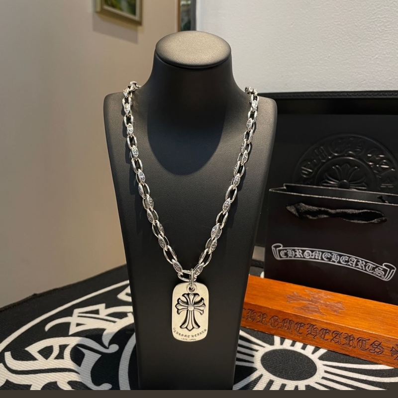 Ch**me He**ts necklaces